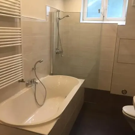 Wunderschoene Jugendstil-wohnung Lägenhet